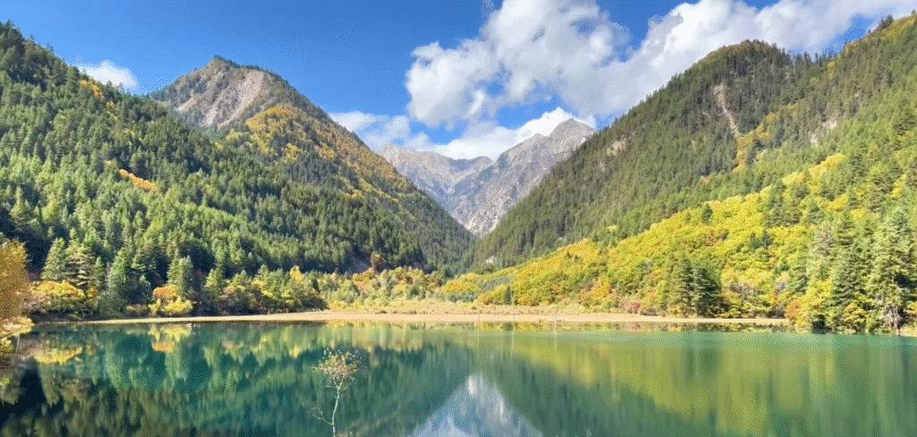 Mirror Lake - Jiuzhaigou Travel Guide: Magical Valley - Leo Trails