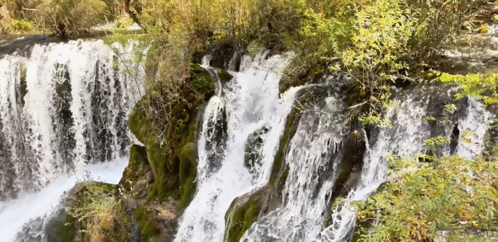 Waterfall in Shùzhèng (树正沟) - Jiuzhaigou Travel Guide: Magical Valley - Leo Trails