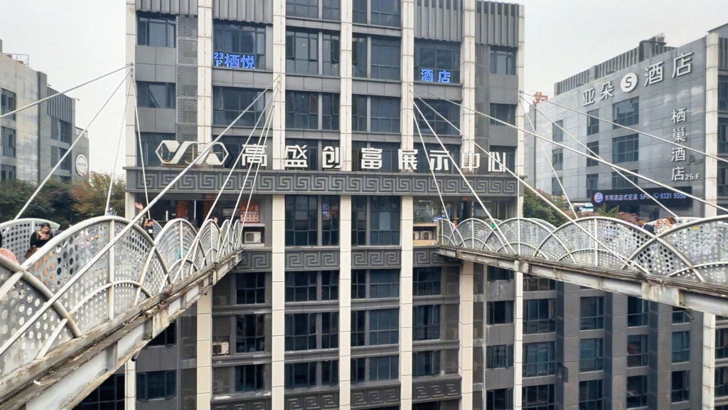 Sky Bridge in Kuíxīnglóu (魁星楼) - Ultimate Chongqing Itinerary: 7 Top Attractions - Leo Trails