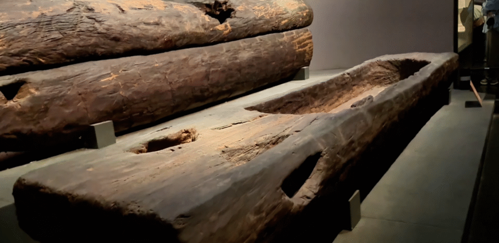 Boat coffin - Chengdu Top 9 Must-Visit Spots - Leo Trails