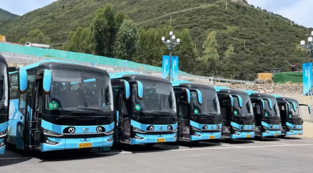 Plenty of shuttle busses above the escalator- 3 Days 2 Nights in Jiuzhaigou & Huanglong - Leo Trails