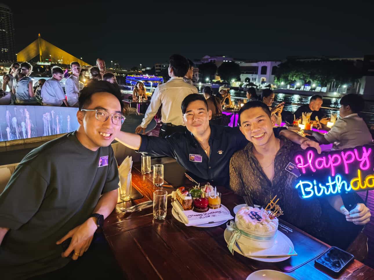 🚢 Bangkok Dinner Cruise: Unforgettable Birthday Experience