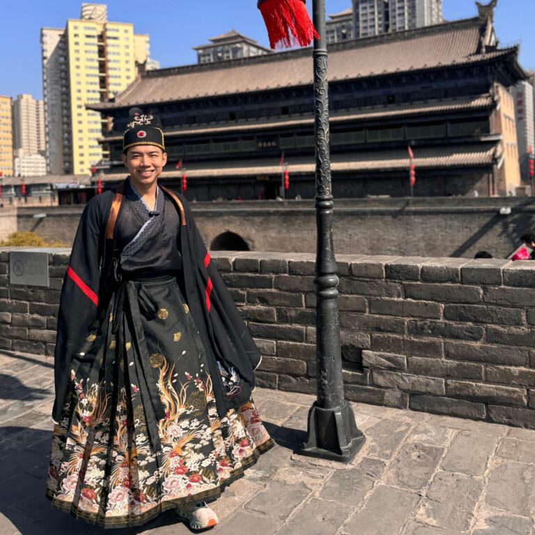leo-in-traditional-hanfu