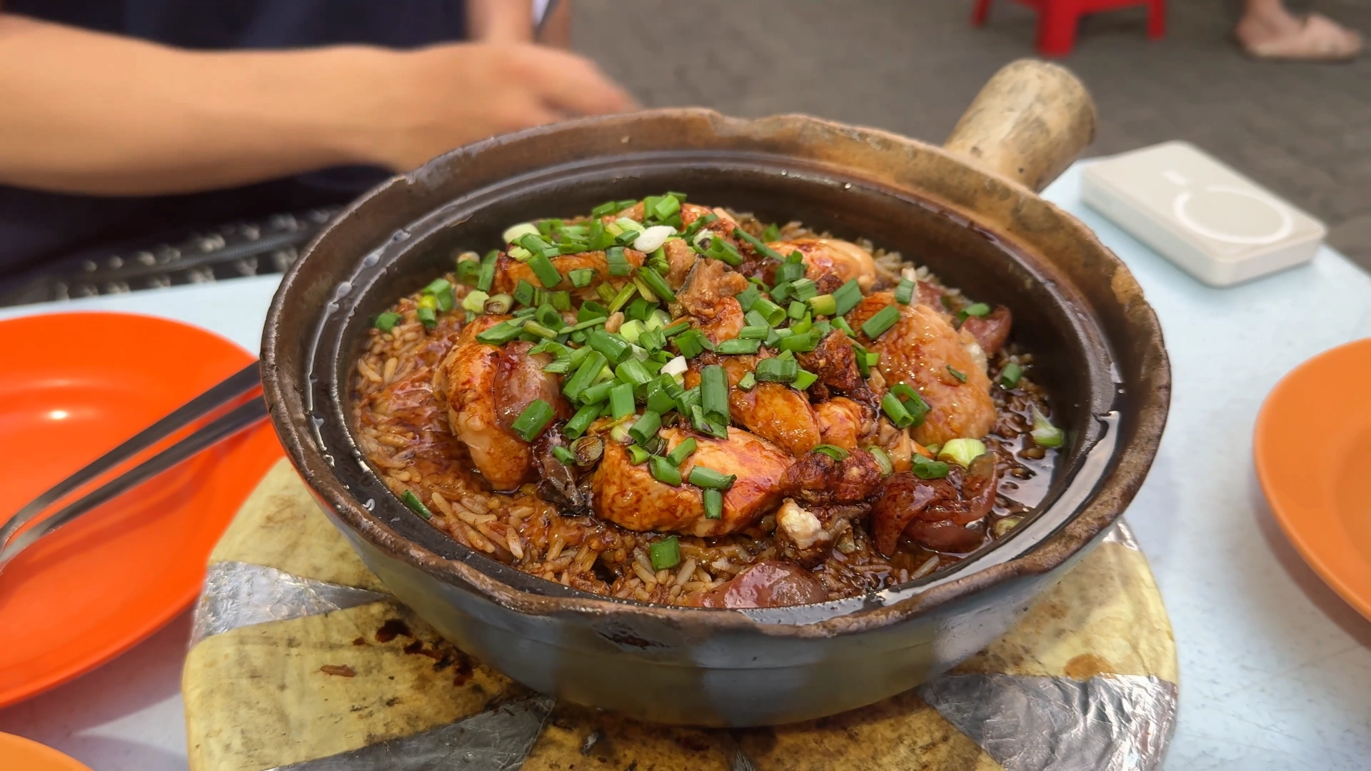 A bowl of claypot rice -Try KL Dishes That Locals Love - leo trails