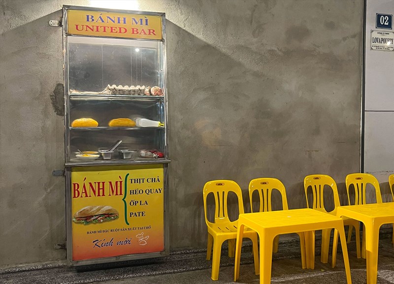 United Bar Banh Mi Door - The Ultimate Travel Guide to Da Nang - Leo Trails