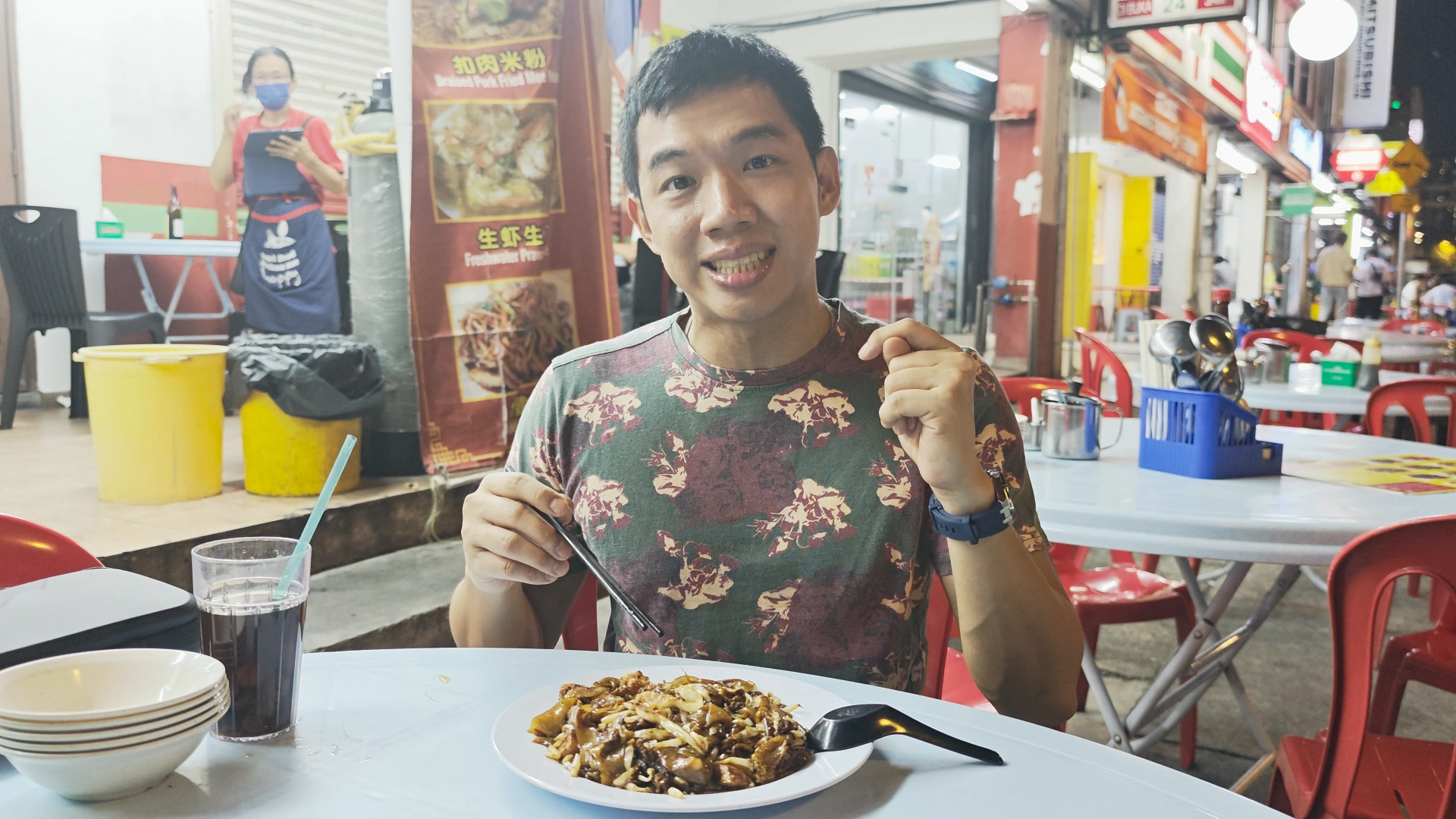 I am about to eat my char kway teow -Try KL Dishes That Locals Love - leo trails