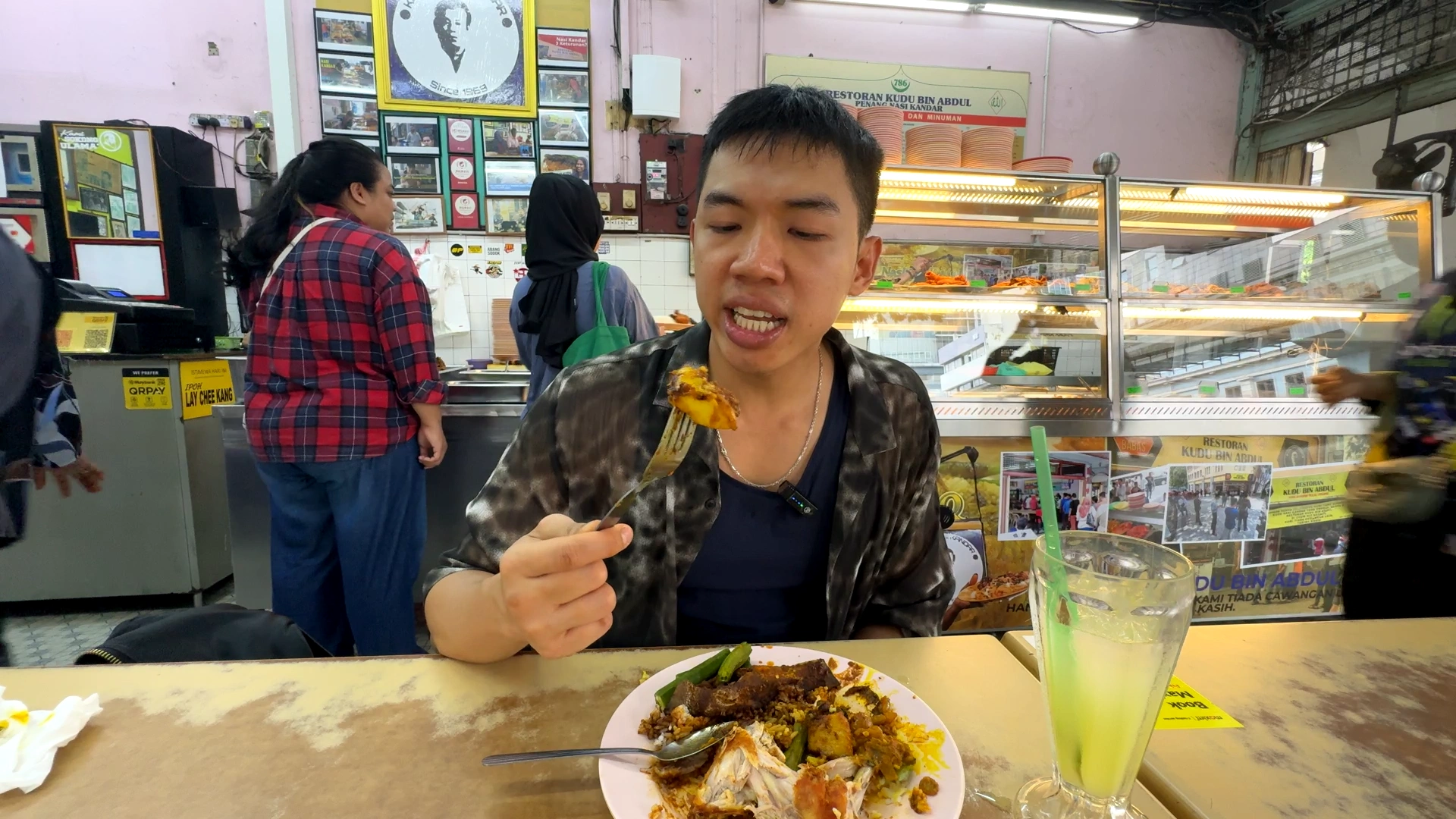 I am eating the cuttlefish -Try KL Dishes That Locals Love - leo trails