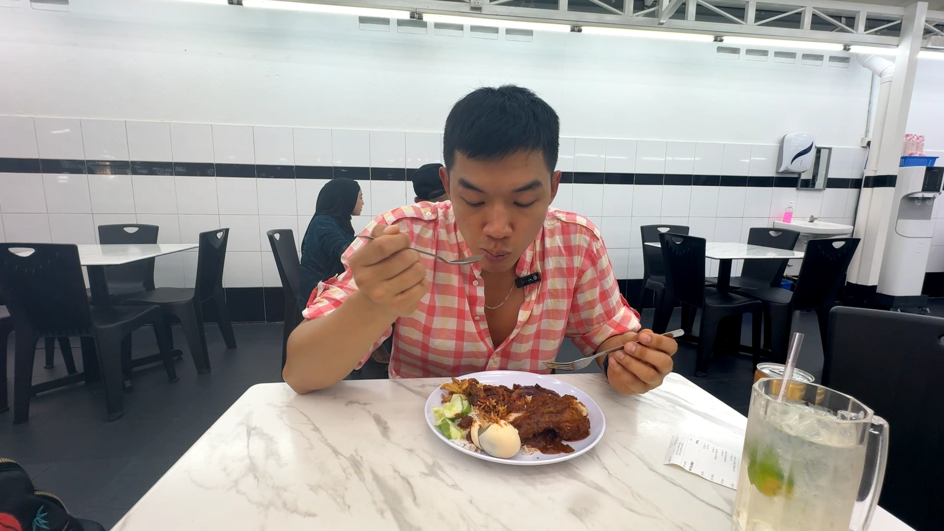 I am eating the nasi lemak -Try KL Dishes That Locals Love - leo trails