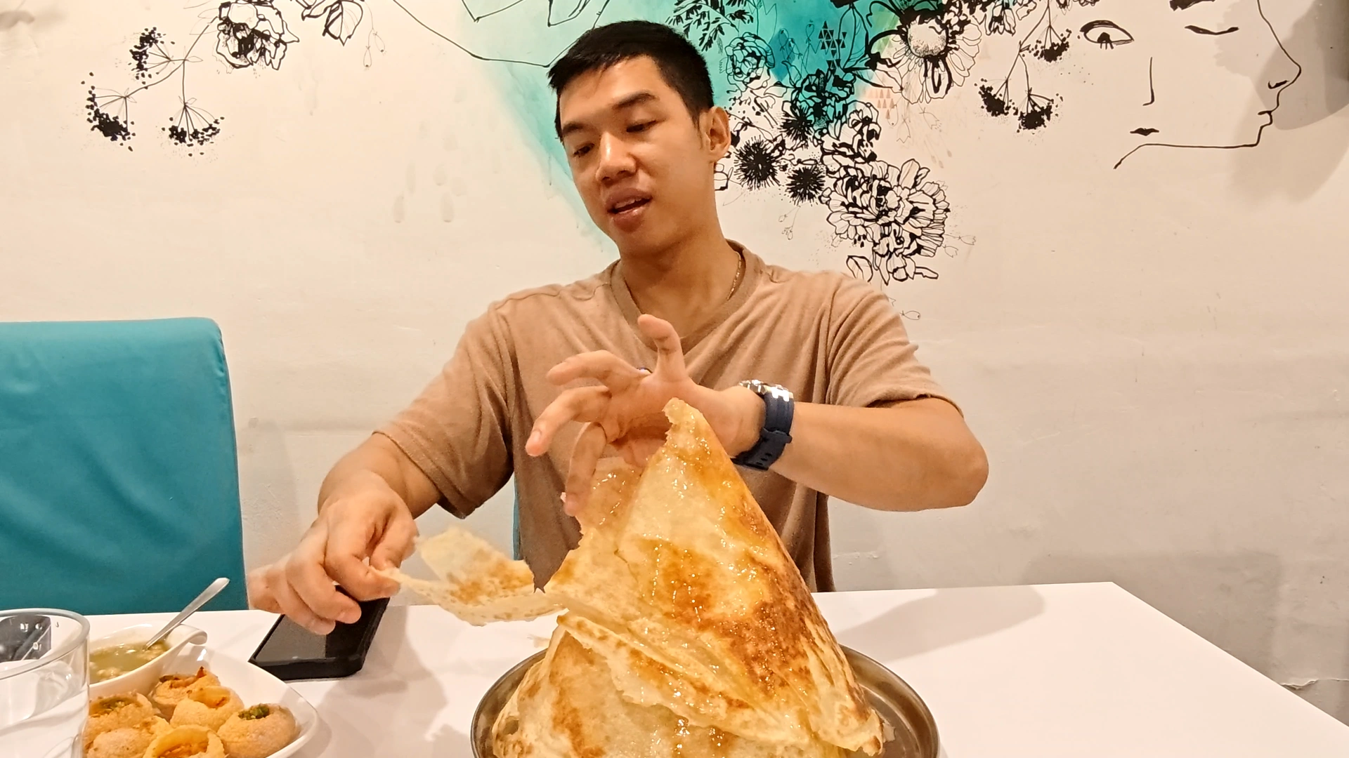 I am tearing this roti tisu - Try KL Dishes That Locals Love - leo trails