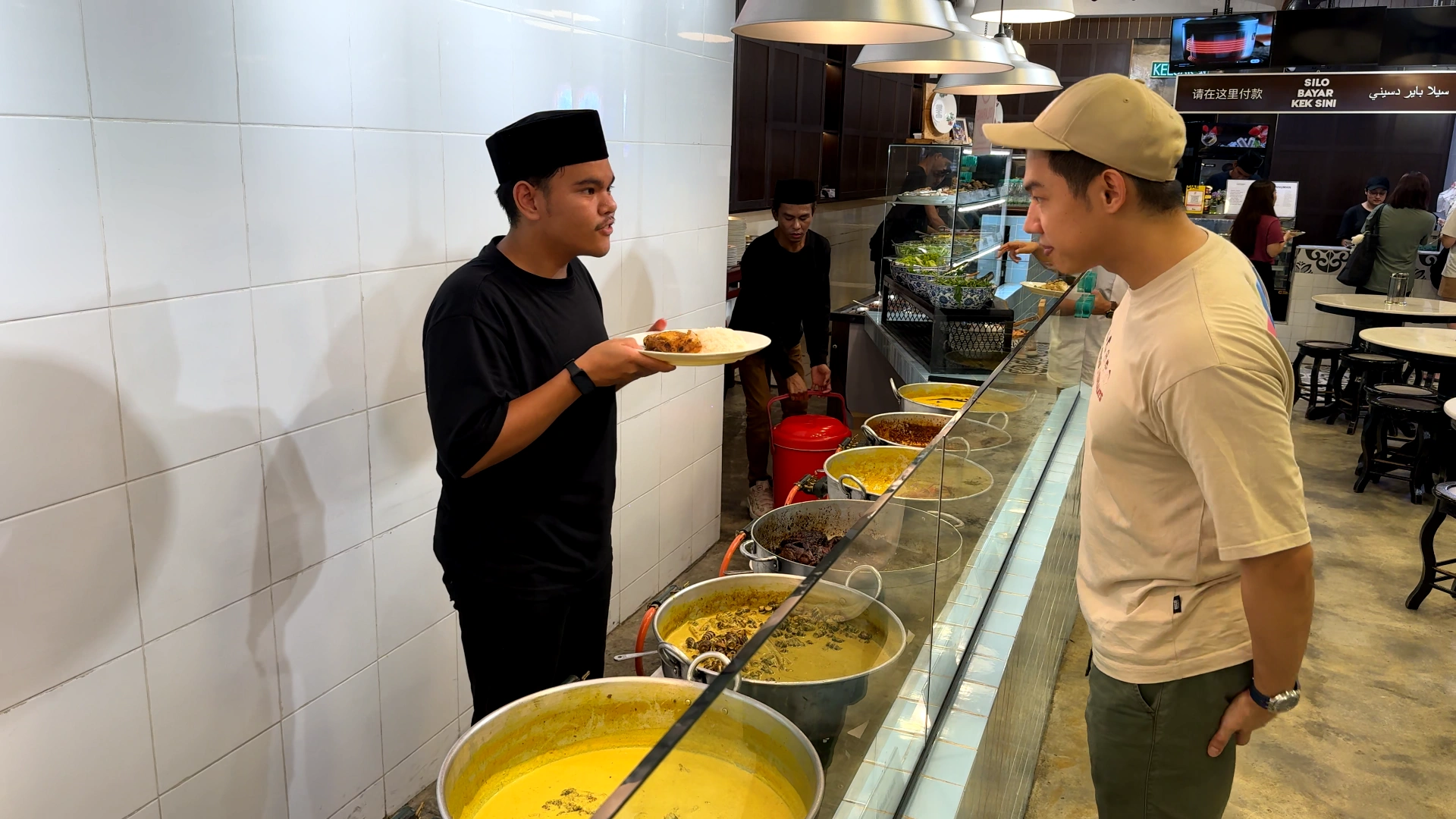 I am watching the staffs preparing my food -Try KL Dishes That Locals Love - leo trails