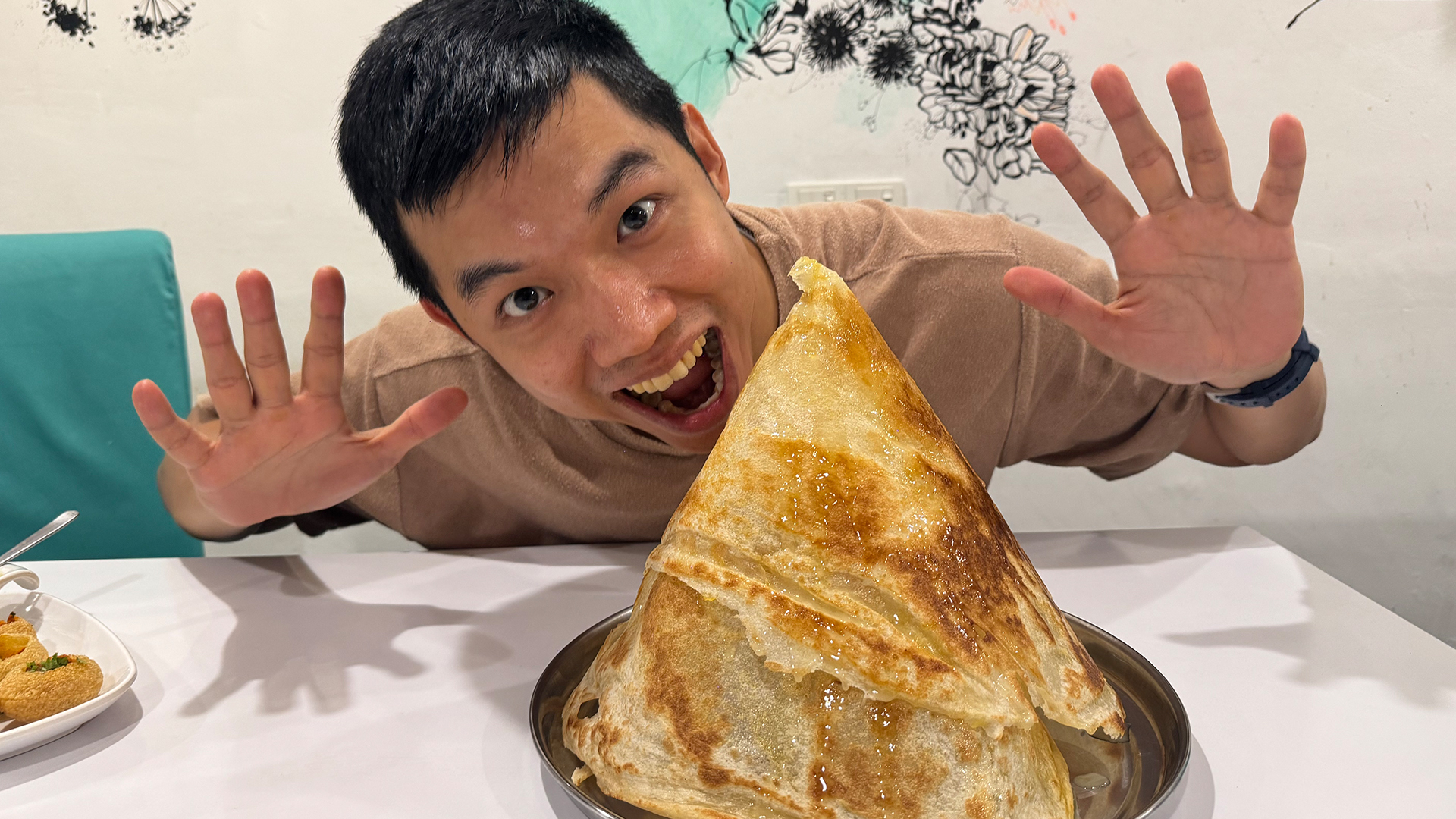 Me posing at the back of this roti tisu - Try KL Dishes That Locals Love - leo trails