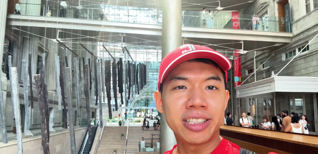 Me selfie inside the museum - How to Enjoy Singapore Without Breaking the Bank - Leo Trails
