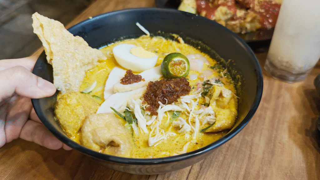 Laksa - 15 Must-Try KL Dishes That Locals Love - leo trails