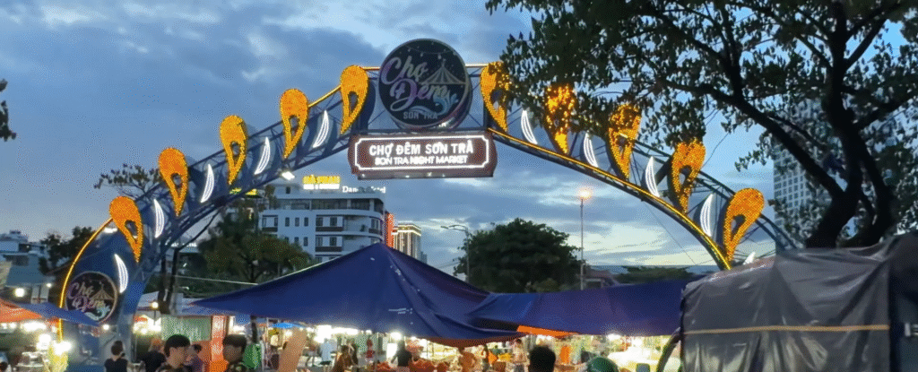 Son Tra Night Market - The Ultimate Travel Guide to Da Nang - Leo Trails