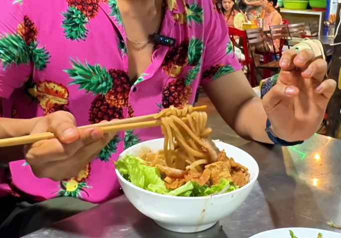 Cao Lầu - 7 Hoi An Foods That Will Blow Your Mind - Leo Trails