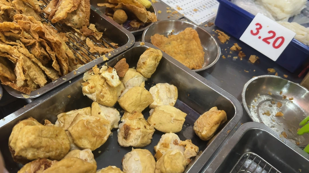 Tofu and fish cakes - Try KL Dishes That Locals Love - leo trails