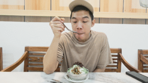 Me eating Es Chendol  - 15 Must-Try KL Dishes That Locals Love - leo trails