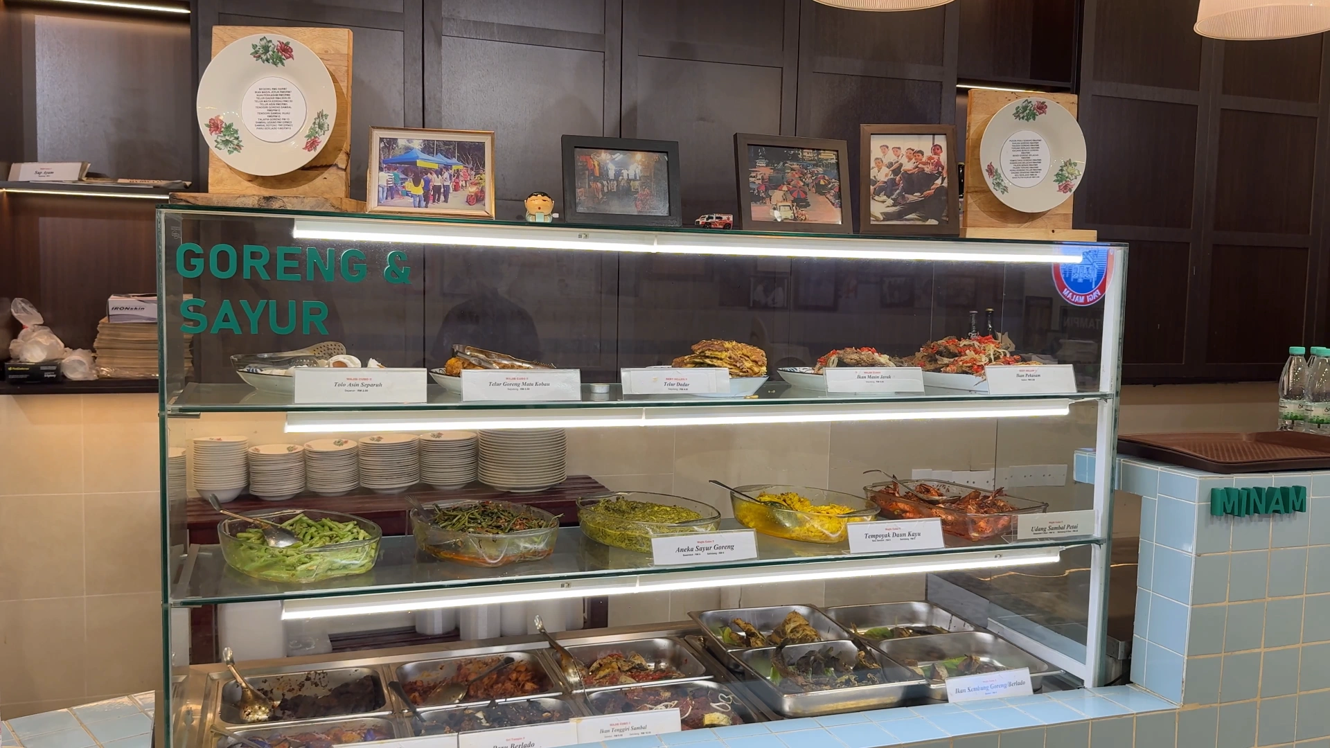 various ready to eat window food display -Try KL Dishes That Locals Love - leo trails