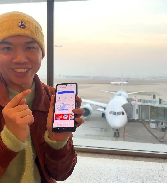 Me showing this Trip App - Trip App: Flight Delays, Gate Changes, and Live Updates - Leo Trails
