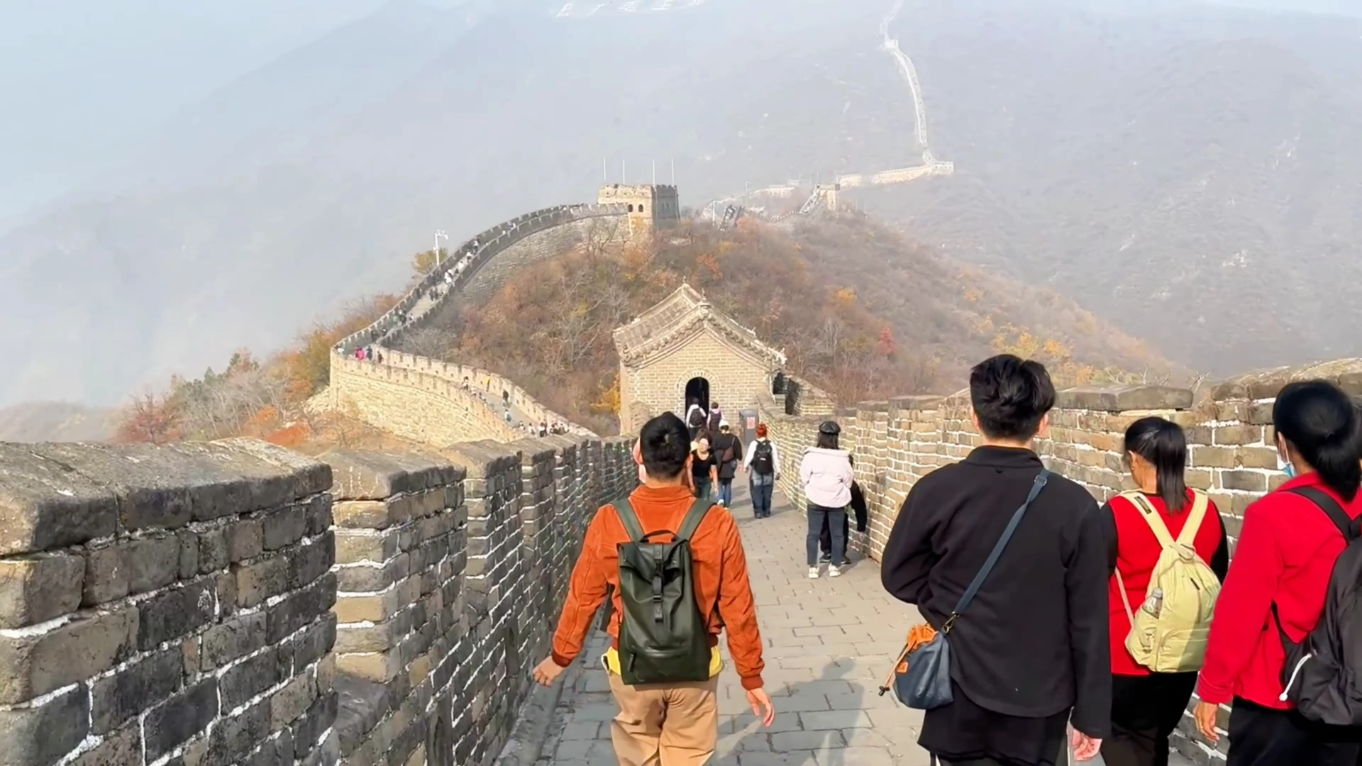 Leo at Great Wall of China - First Time in China? 10 Essential Tips you must know - Leotrails