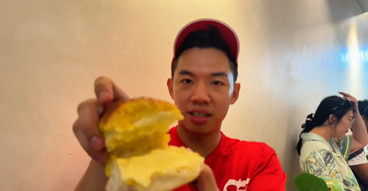 🫓 Champion Bolo Bun in Chinatown Singapore Worth the Wait
