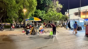 School girl singing - Chiang Mai Sunday Night Market: What to do here - Leotrails