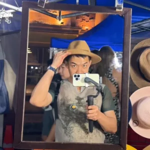 Shopping for my new hat - Chiang Mai Sunday Night Market: What to do here - Leotrails