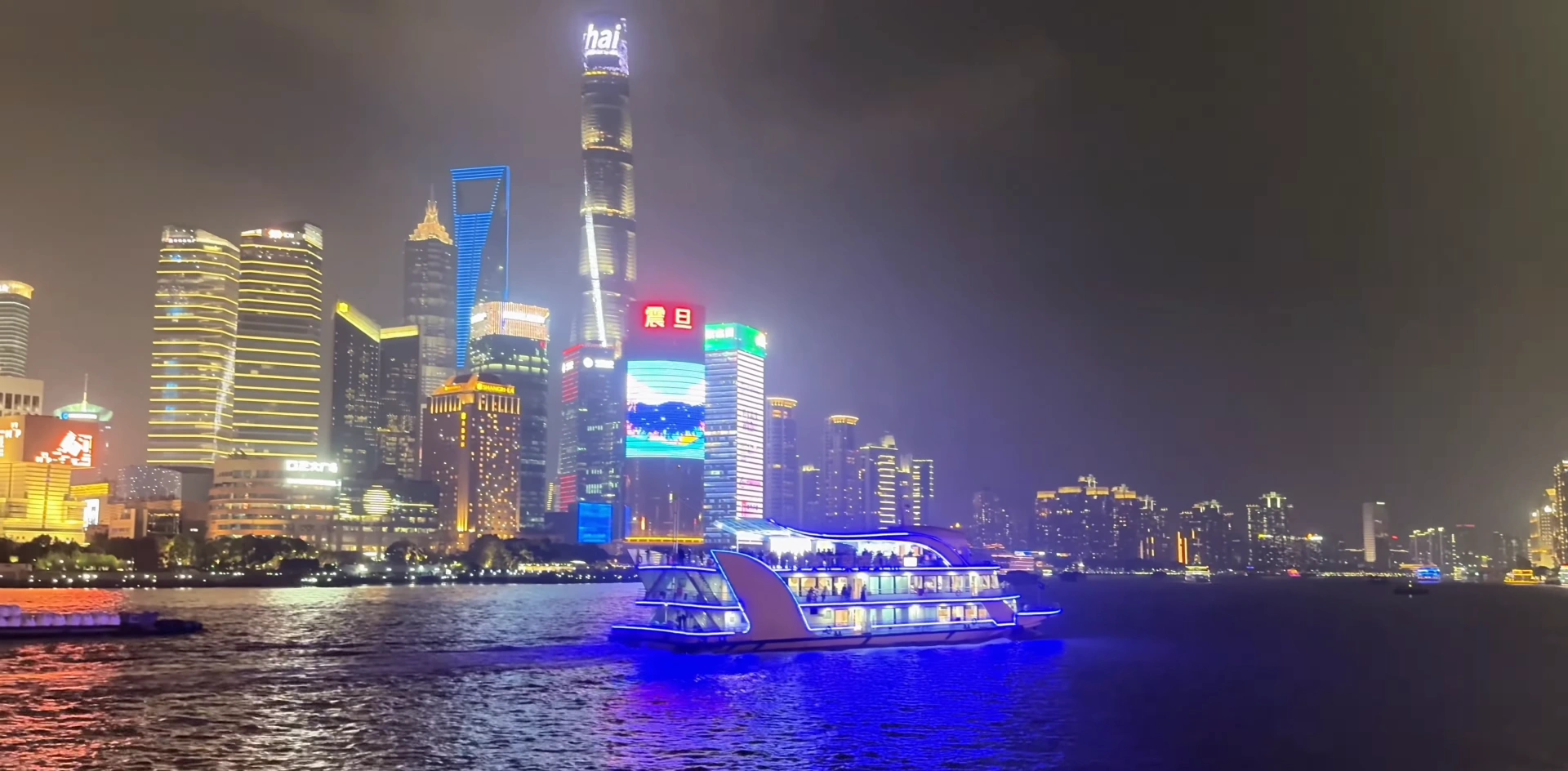 Night Cruise at Huangpu River - Shanghai at Night: An Ultimate First Night Experience - Leotrails