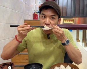 Small Bite - A Simple Guide on How to Eat Xiao Long Bao the Right Way - Leotrails