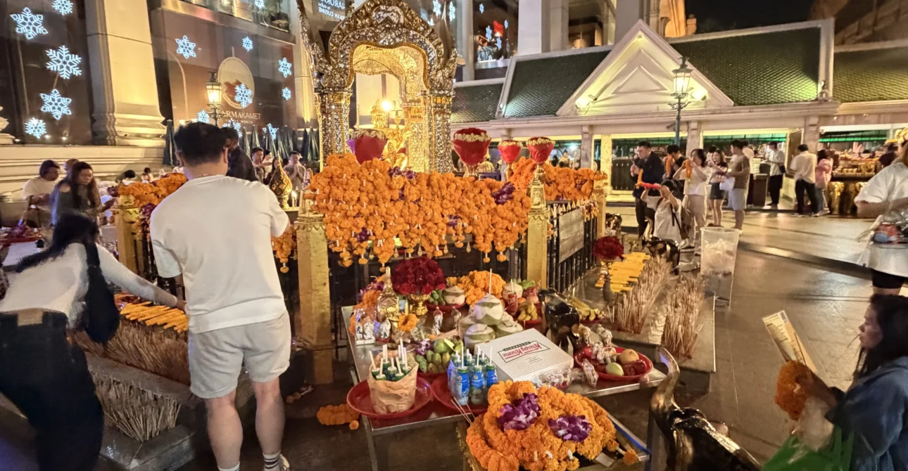 🙏 Erawan Shrine Bangkok: A Guide on How to Pray