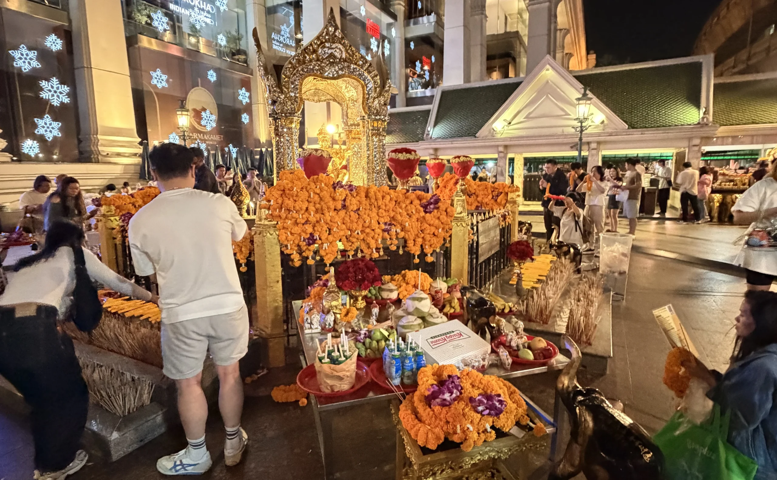 🙏 Erawan Shrine Bangkok: A Guide on How to Pray