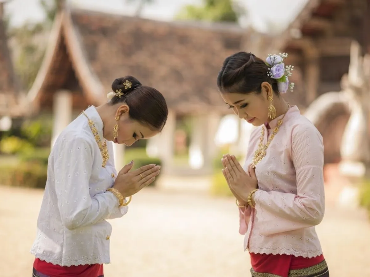 Essential Thai Greetings Essential Thai Greetings - Essential Thai Phrases Every Traveler Should Know 🇹🇭 - Leotrails
