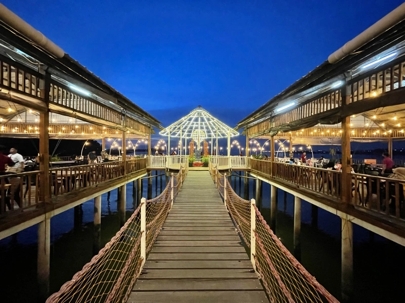 Kelong Baba Seafood - Where to Eat in Batam: My Top Restaurant Picks 🍽️ - Leotrails