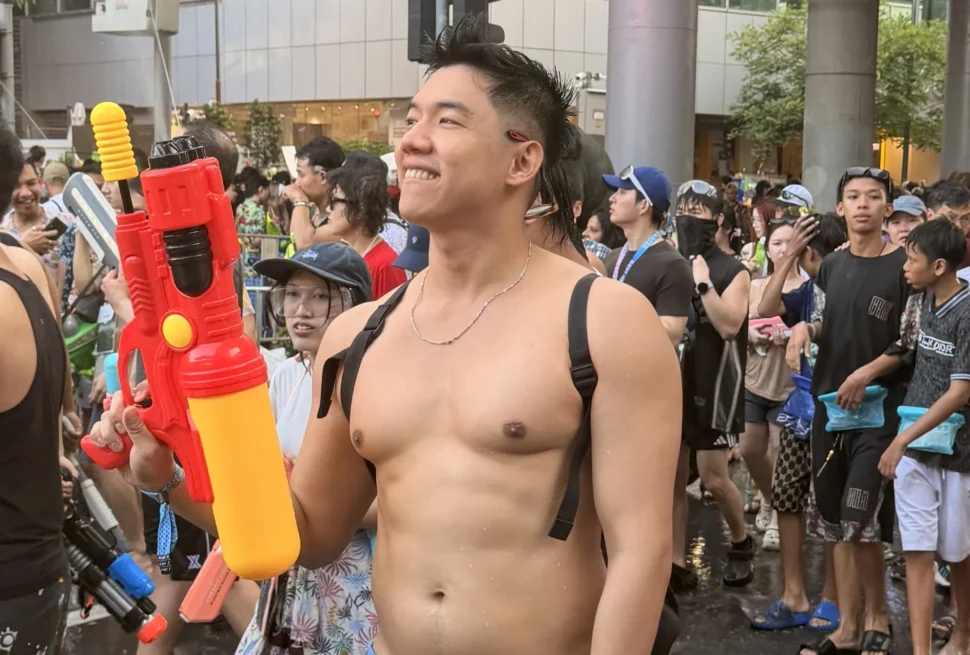 I feel so excited and wet - The Wildest Songkran Water Fight in Silom Bangkok 💦 - Leotrails