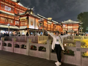 Mom in Yu Garden at Night - Yu Garden Shanghai: Calm by Day, Alive by Night 🌱 - Leotrails