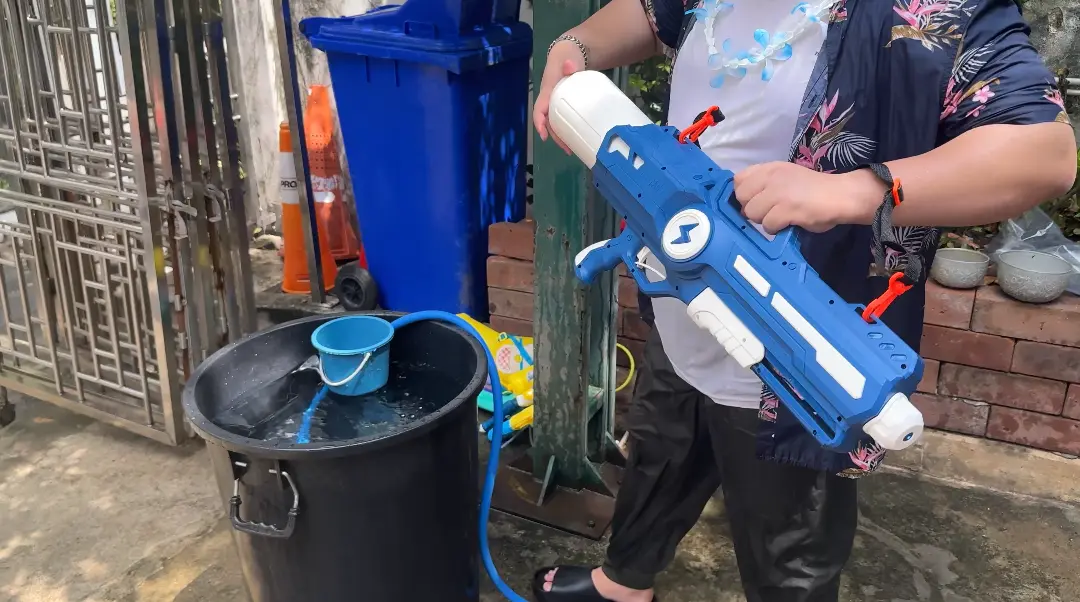 My Water Gun - The Wildest Songkran Water Fight in Silom Bangkok 💦 - Leotrails