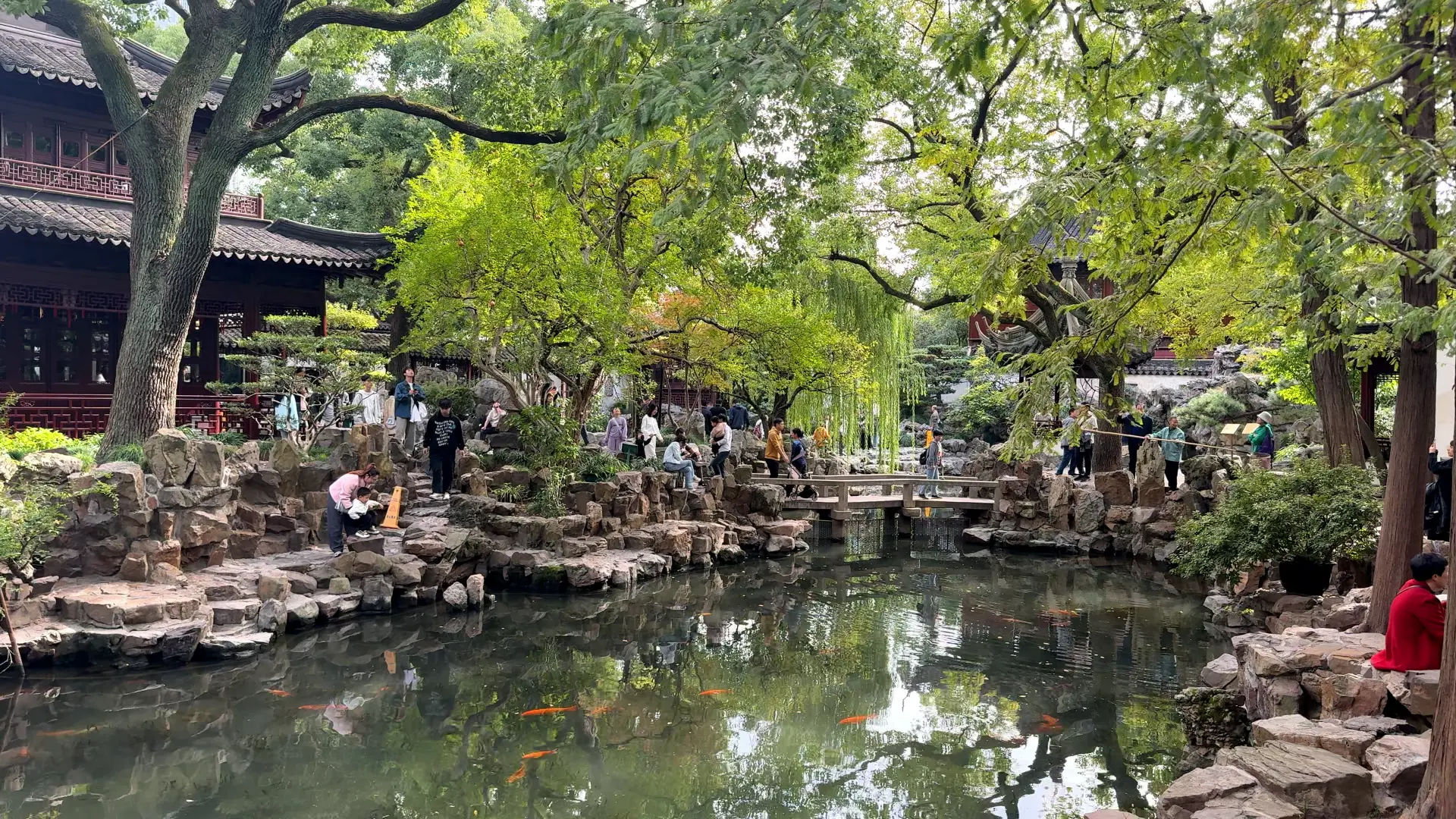 Yu Garden - Yu Garden Shanghai: Calm by Day, Alive by Night 🌱 - Leotrails