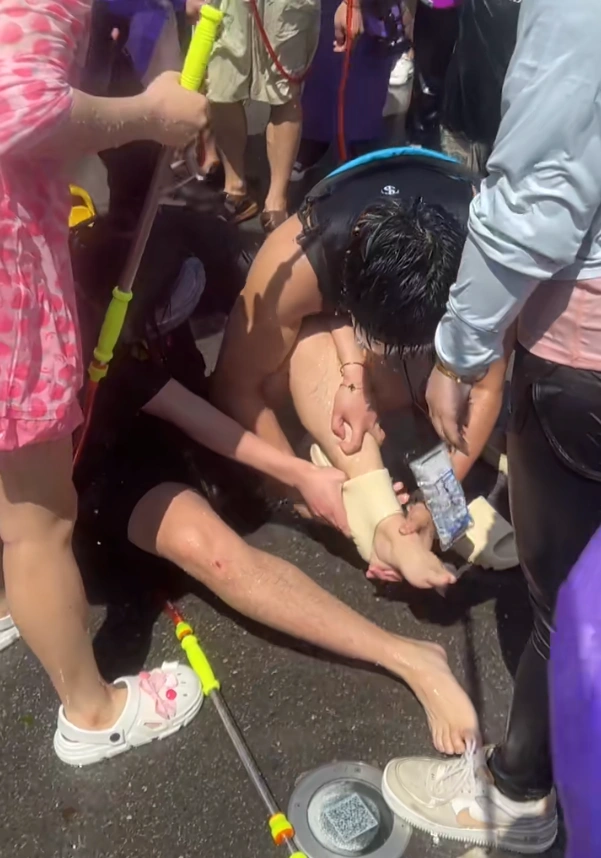 wearing flipflops at songkran - The Wildest Songkran Water Fight in Silom Bangkok 💦 - Leotrails