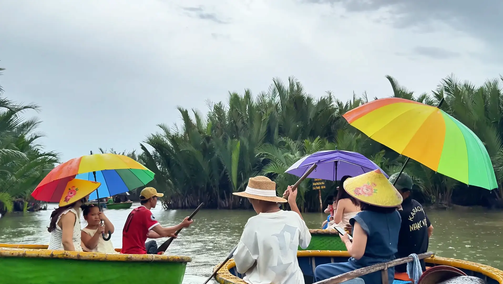 Crowds doing Coconut Basket Ride - Coconut Basket Boat Ride in Hoi An: What to Expect 🌴 - Leo trails
