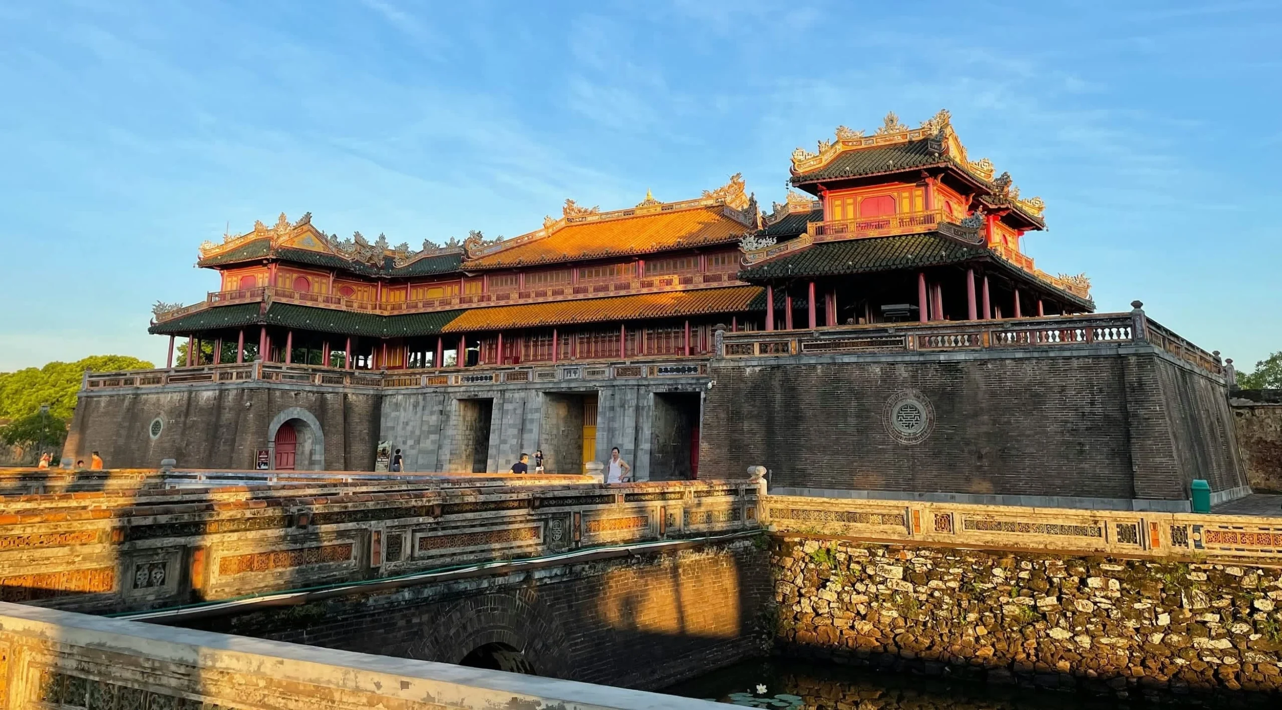 Hue Imperial City - What to Eat in Hue: Best Dishes at Madam Thu 🍽️ - Leotrails