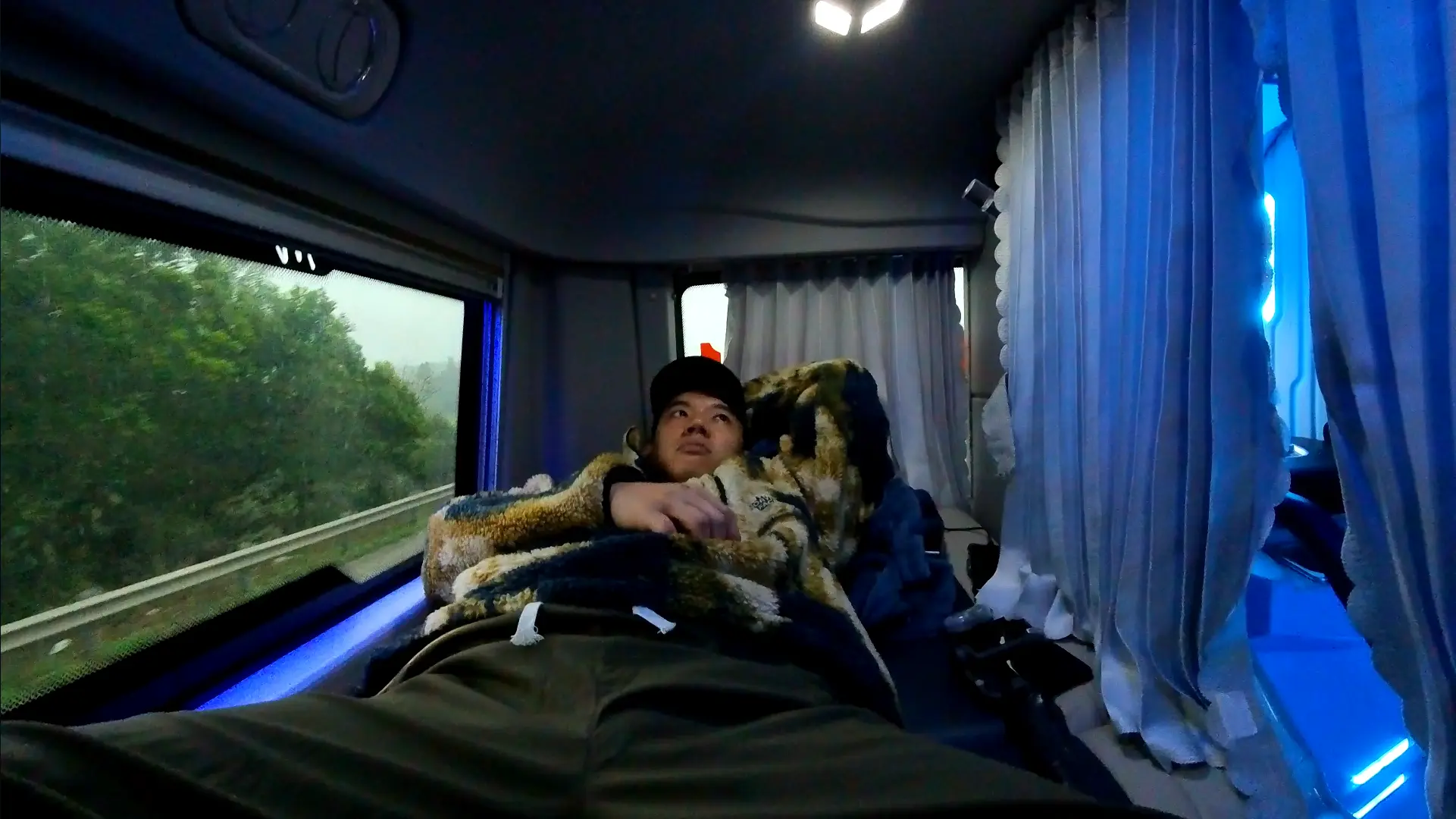 I am in the Sleeper Bus -How Much Does Sapa Travel Cost? My Day 1 Breakdown 💸- Leotrails