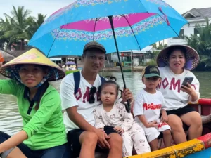 Interact with other people - Coconut Basket Boat Ride in Hoi An: What to Expect 🌴 - Leo trails
