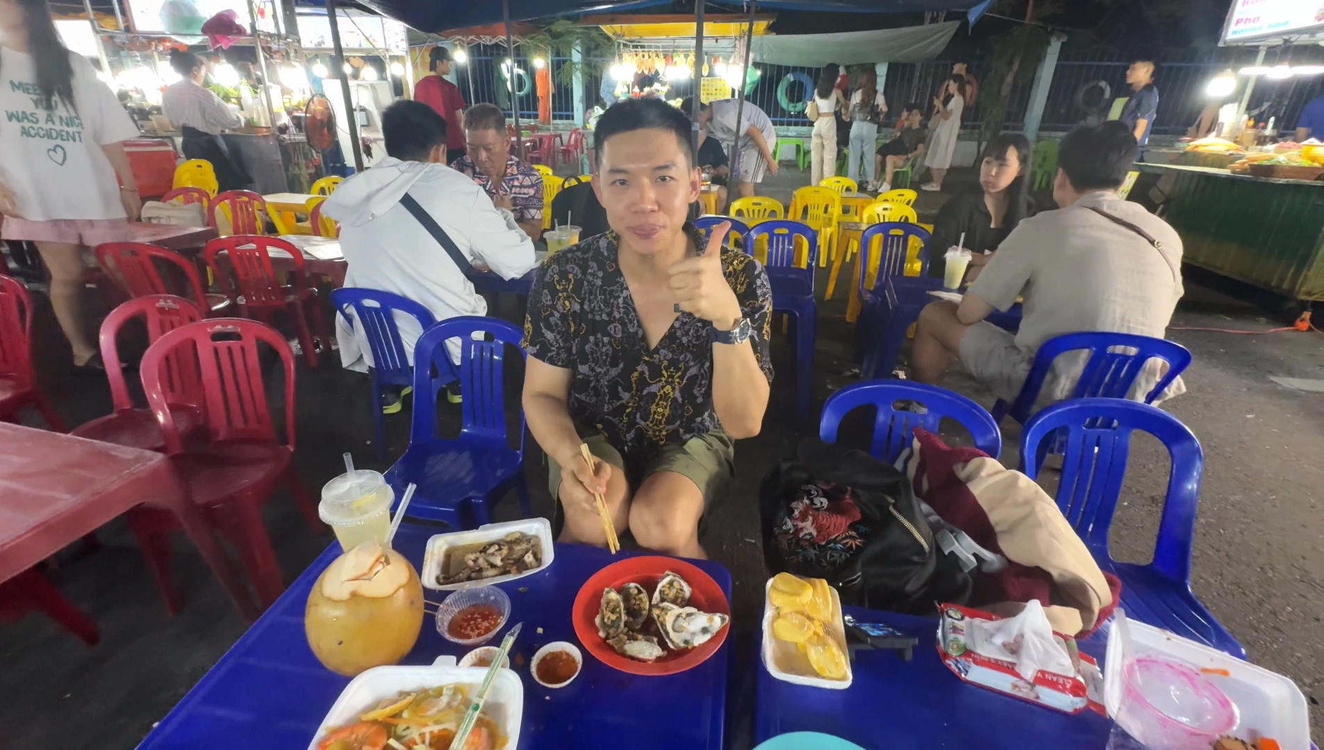 Me Like Oysters - Son Tra Night Market Da Nang: Food & Things to Do - Leotrails