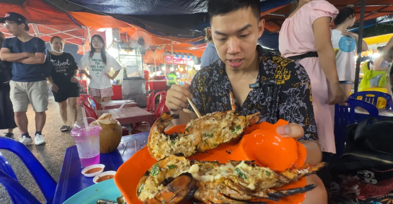 Son Tra Night Market Da Nang: Food & Things to Do ✨