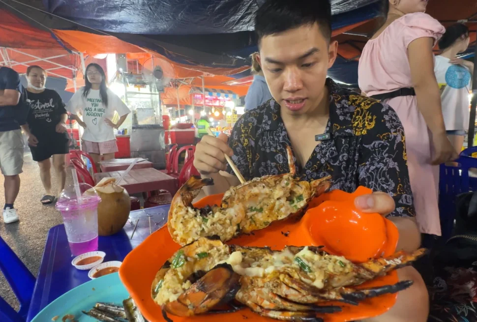 Son Tra Night Market Da Nang: Food & Things to Do - Leotrails