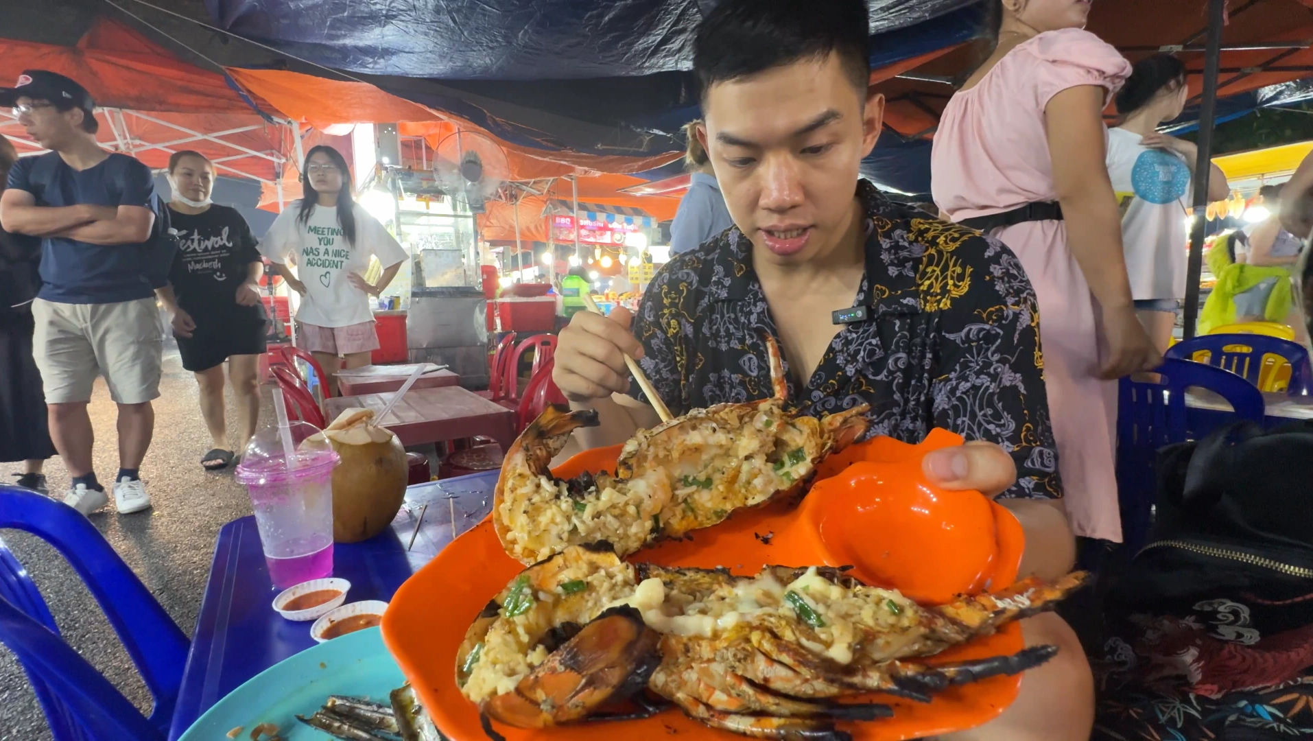 Son Tra Night Market Da Nang: Food & Things to Do ✨