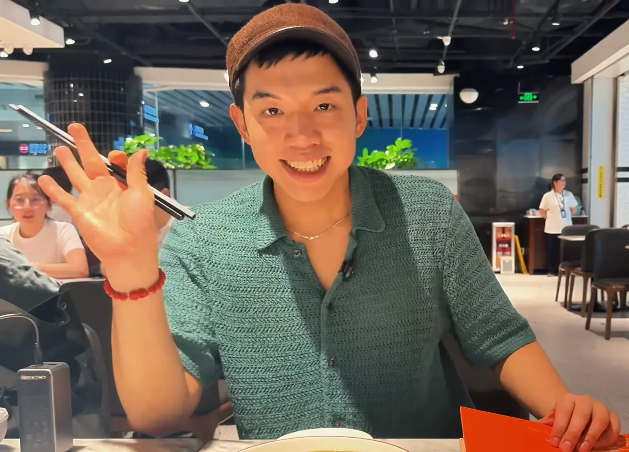 Me waving - Master Guide: Essential Chinese for Travelers 💬 - Leotrails