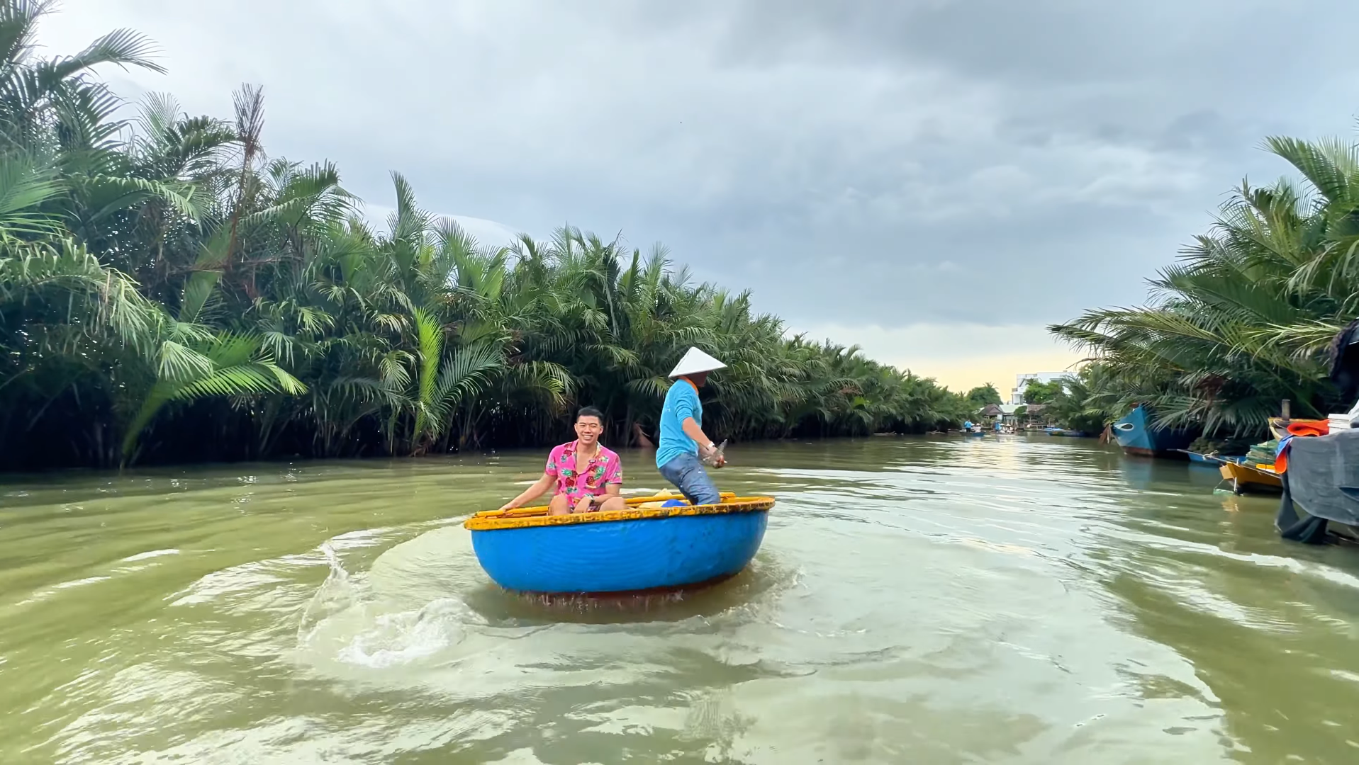 Spinning Coconut Basket Boat Ride - Coconut Basket Boat Ride in Hoi An: What to Expect 🌴 - Leo trails