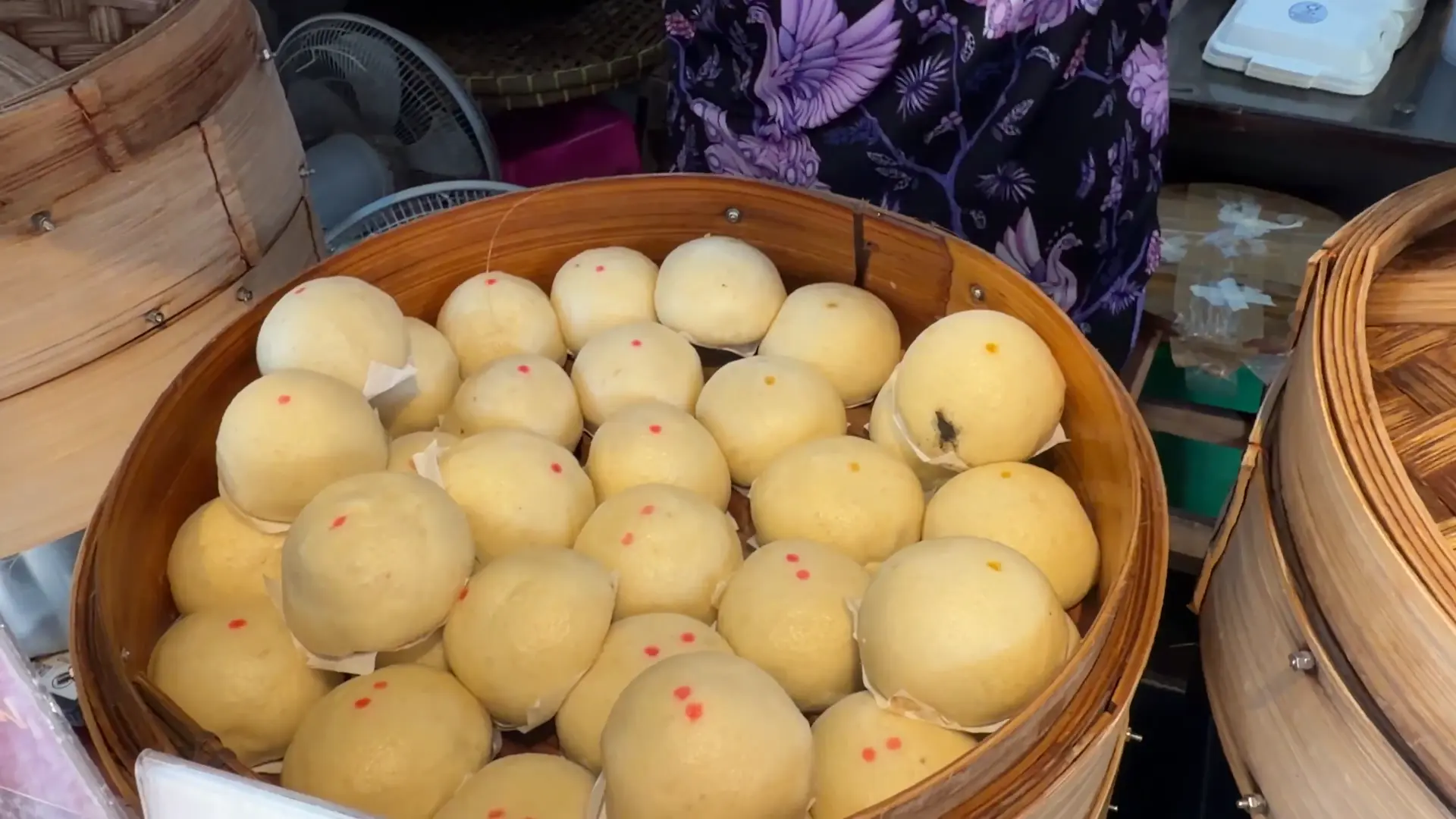 Buns - Song Wat Bangkok: How to Spend a Day Here 🏠 - Leotrails