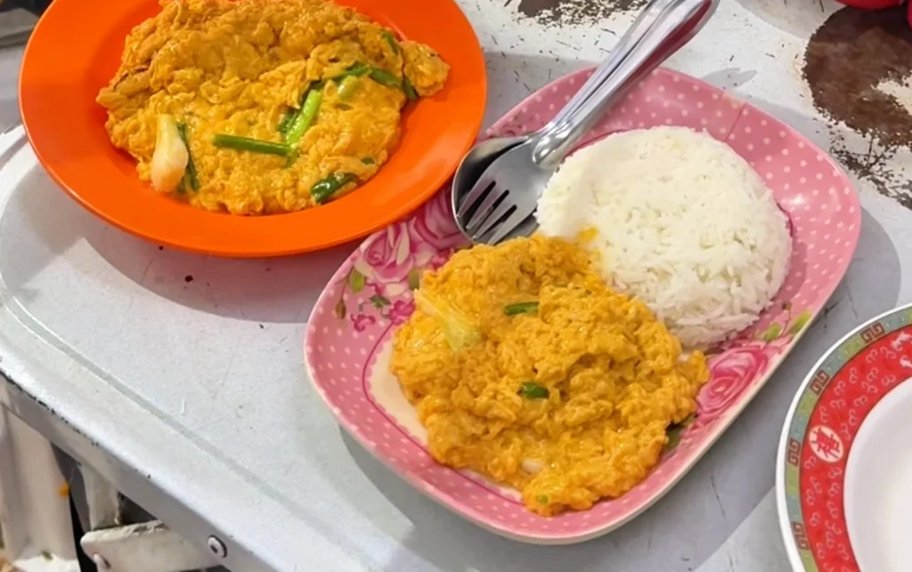 Curry Crab Omelette - Discover The Best Curry Crab Omelette in Bangkok 🥘 - Leotrails